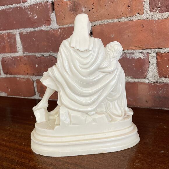 Vintage 7” Alabaster "Pietà" Sculpture by A. Giannetti – Made in Italy - Picture 3 of 6